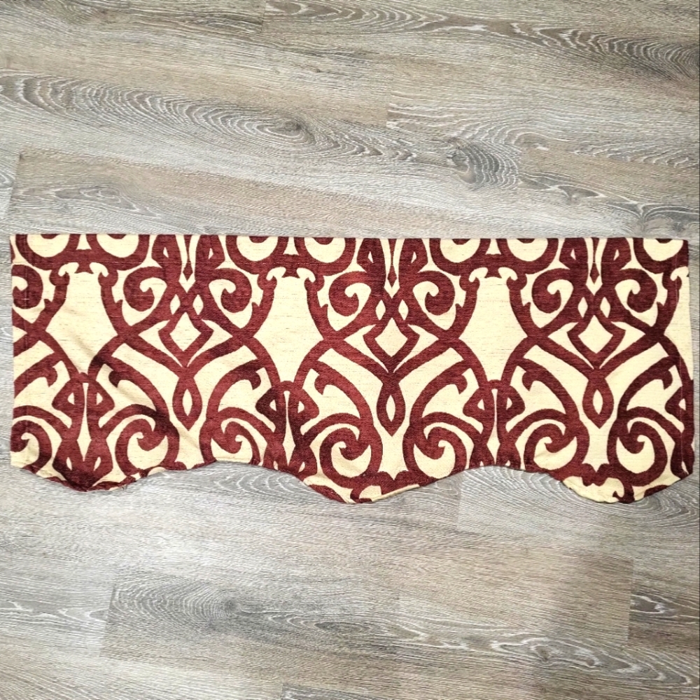 Pennington Valance Red and Cream